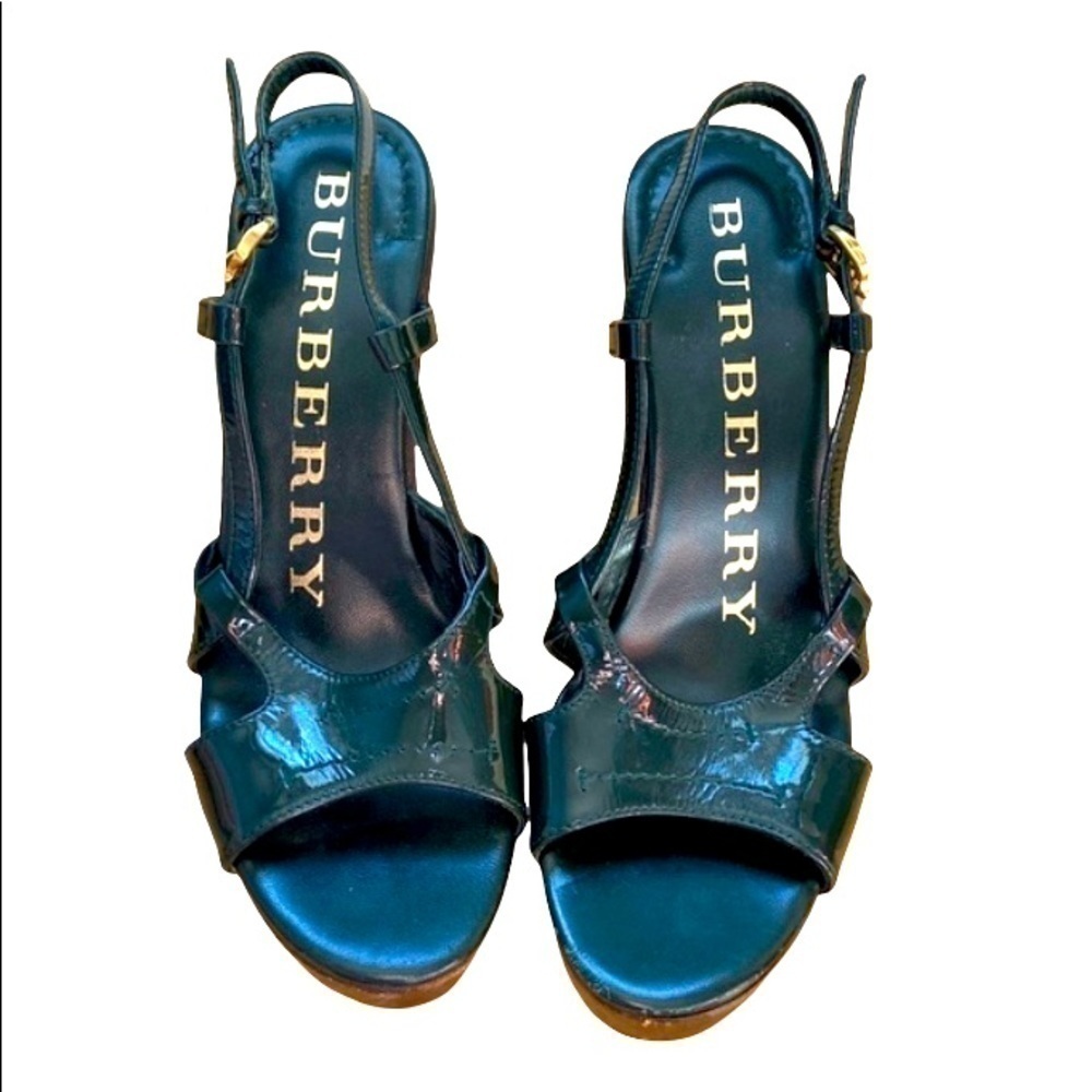 Burberry Chunky Sandal Heels size 7 one heel has big chip.